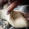 Pizza backen: Mann backt Pizza - Das Buch von Marian Moschen
